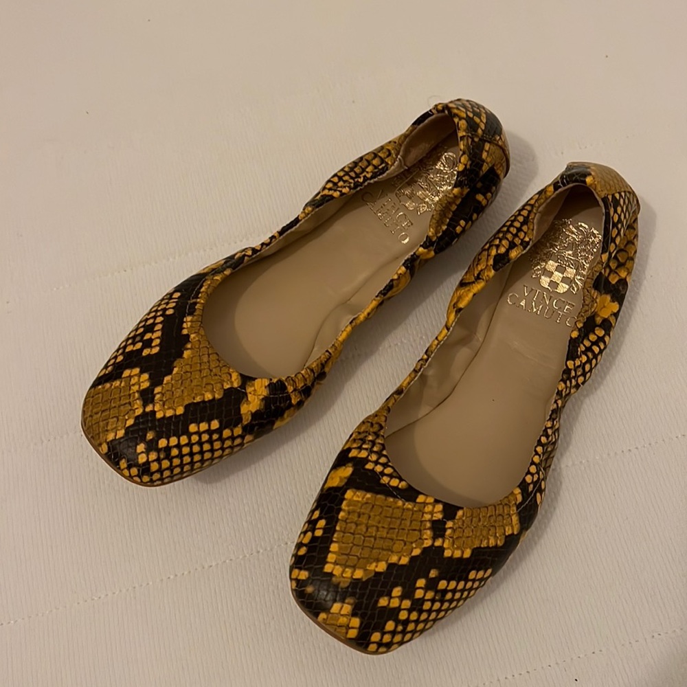 New 
Vince Camuto
Brindin Yellow Snakeskin Flats